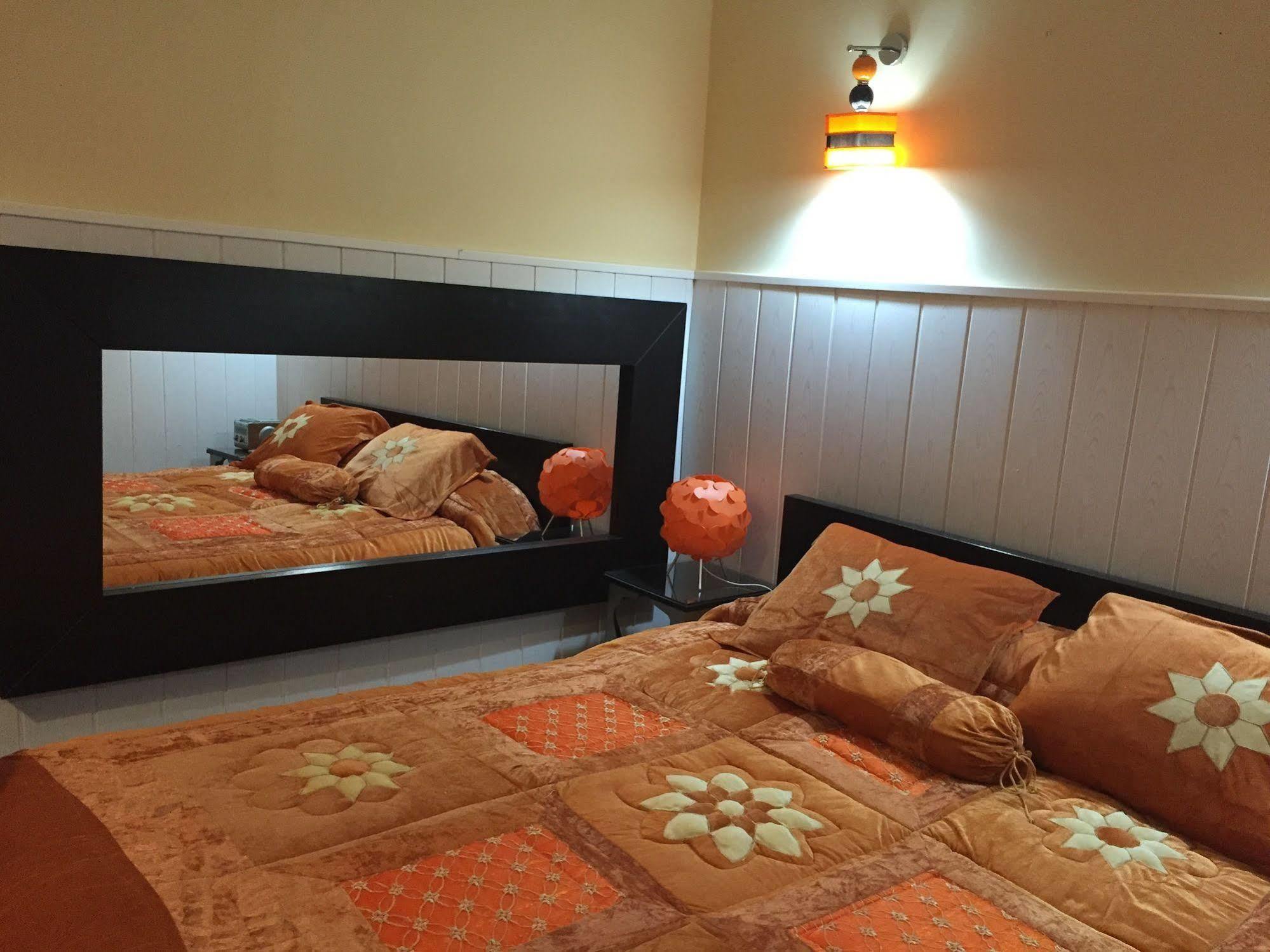Hostal Oxum Мадрид Екстер'єр фото