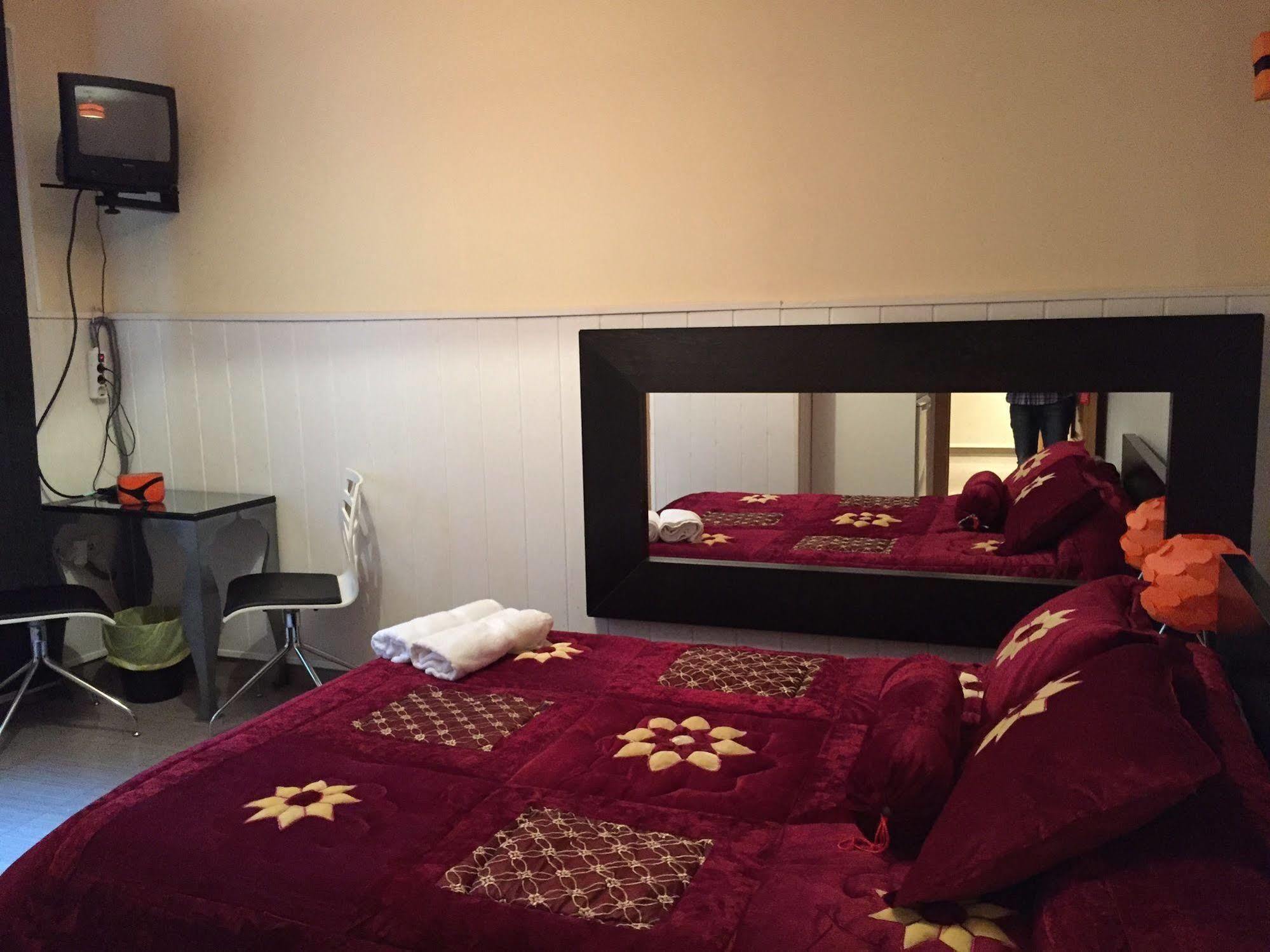 Hostal Oxum Мадрид Екстер'єр фото