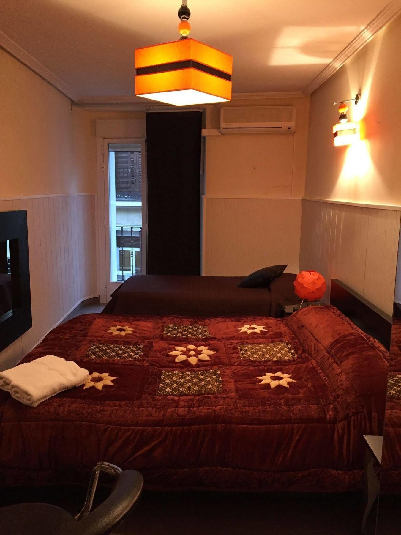 Hostal Oxum Мадрид Екстер'єр фото
