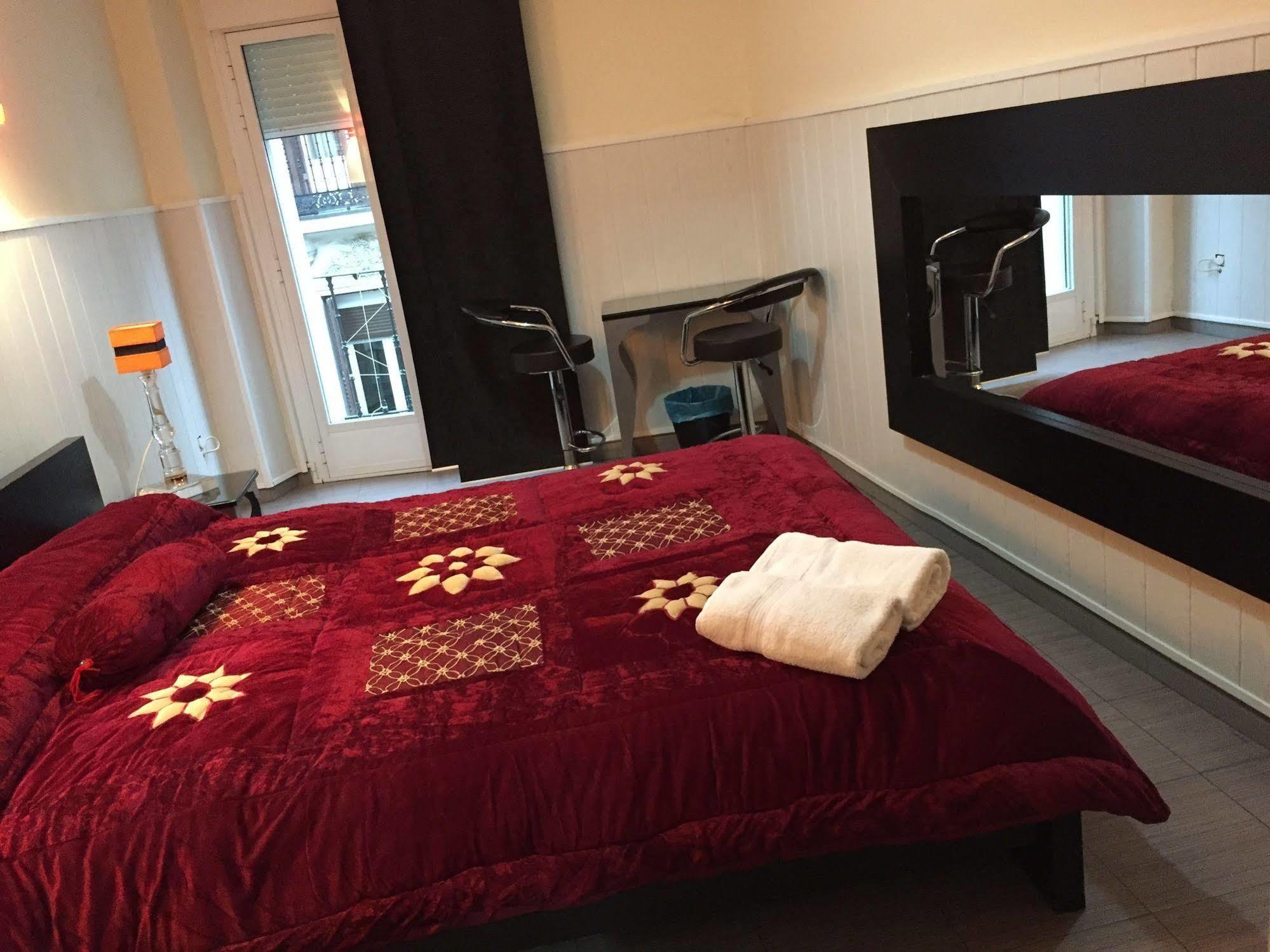 Hostal Oxum Мадрид Екстер'єр фото